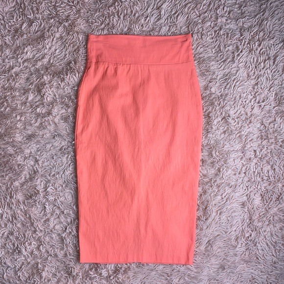 CORAL-PINK MIDI PENCIL SKIRT W/ BACK SLIT · SIZE M · NWOT - Picture 4 of 7